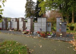 Urnenstelen, Friedhof Sprockhövel, Würfelsystem DOM.granitec